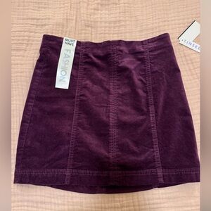 NWT women’s velvet skirt, Tinseltown size L